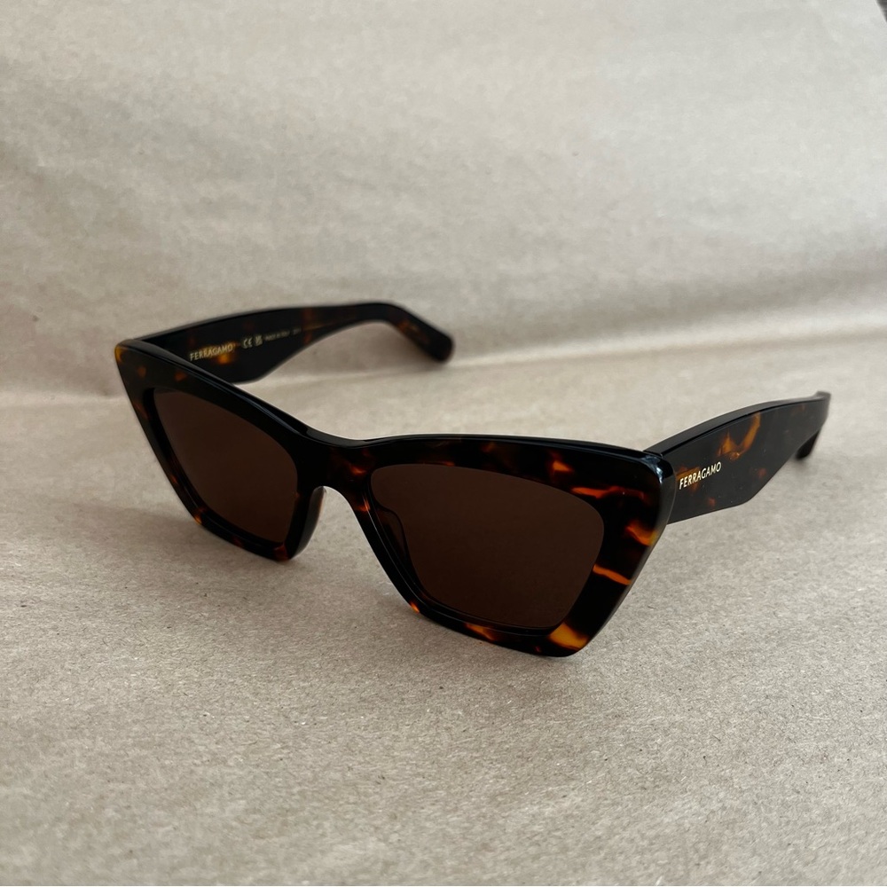 Salvatore Ferragamo Tortoiseshell Cat-Eye Sunglasses with Brown Lenses